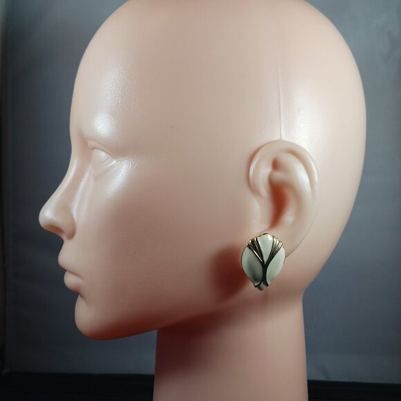 Vintage 80's Gold Tone Cream Enamel Women's Piercing Earrings - Picture 1 of 9